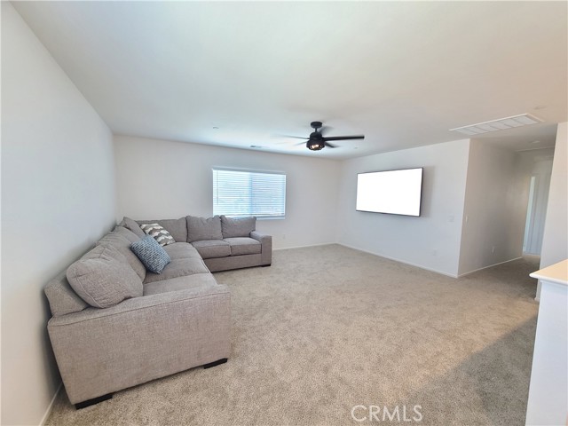 12913 Tehachapi Street, Hesperia CA: https://media.crmls.org/medias/33d57843-9869-496c-bec9-a43a0d7d4a4d.jpg