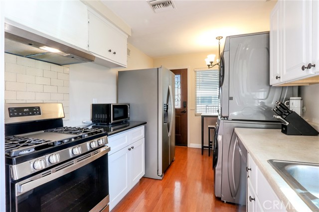 Detail Gallery Image 8 of 36 For 1997 12th, La Verne,  CA 91750 - 4 Beds | 2 Baths