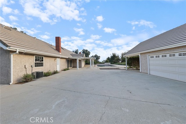 2501 Cliff Road, Upland CA: https://media.crmls.org/medias/33d58543-e440-40cb-8698-262f9b976f0b.jpg