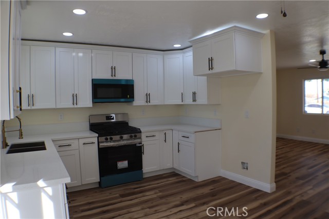 Detail Gallery Image 7 of 21 For 11426 Tamarisk, Hesperia,  CA 92345 - 2 Beds | 1 Baths