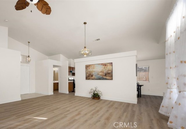 Detail Gallery Image 10 of 27 For 4906 Shadow Stone Dr, Bakersfield,  CA 93313 - 4 Beds | 2 Baths