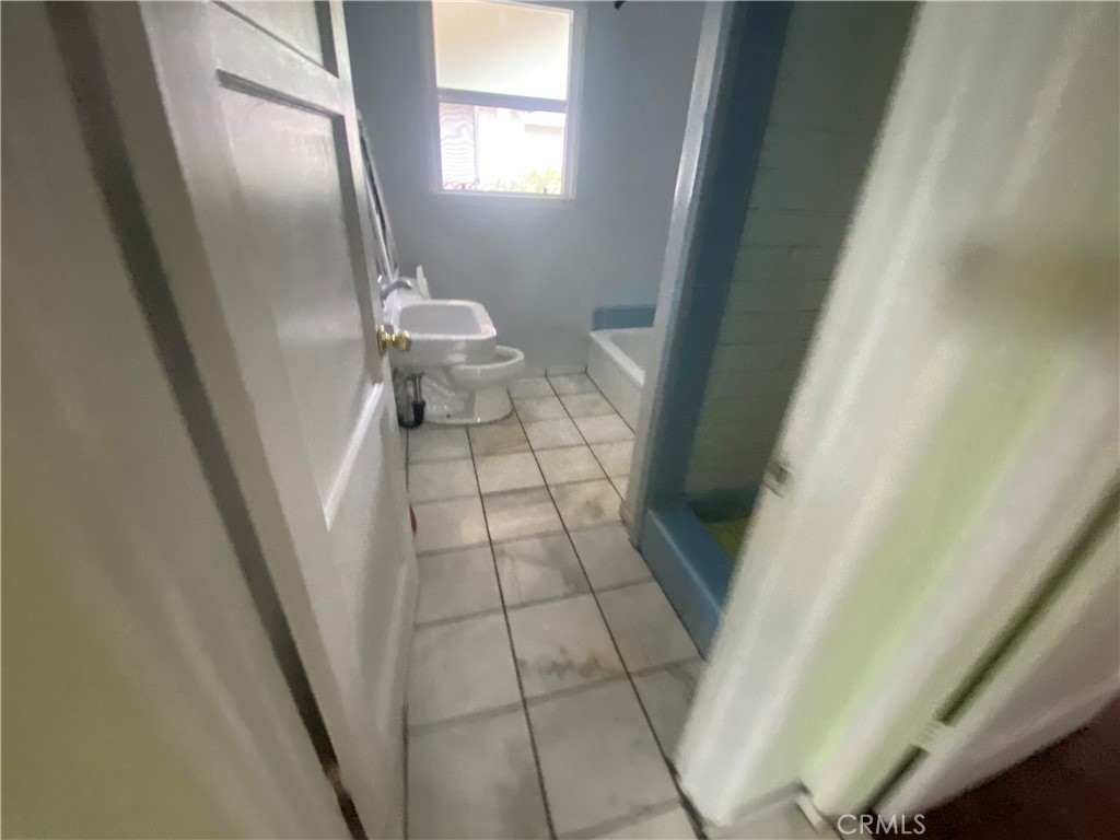 https://media.crmls.org/medias/33d61a89-00da-4955-900b-897bd5ebca05.jpg?preset=X-Large