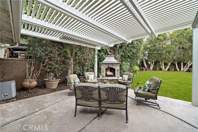17327 Santa Lucia Street, Fountain Valley CA: https://media.crmls.org/medias/33d63c80-bc7f-44a4-8898-c17b121e6c78.jpg