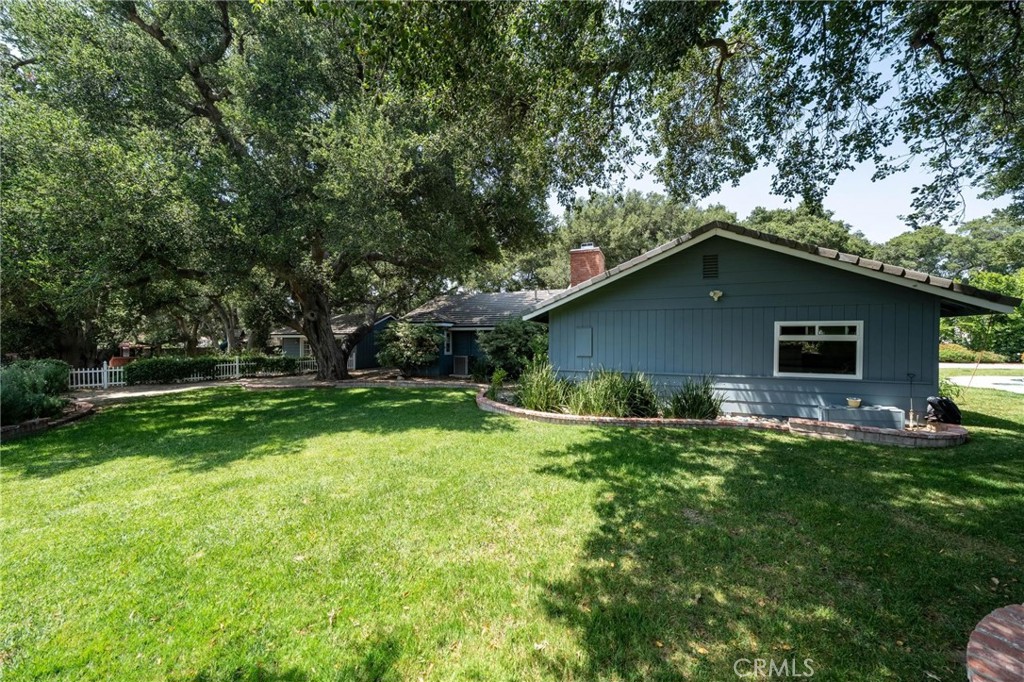 https://media.crmls.org/medias/33d677bb-0d82-4310-84ca-e7b3e50536e8.jpg?preset=X-Large