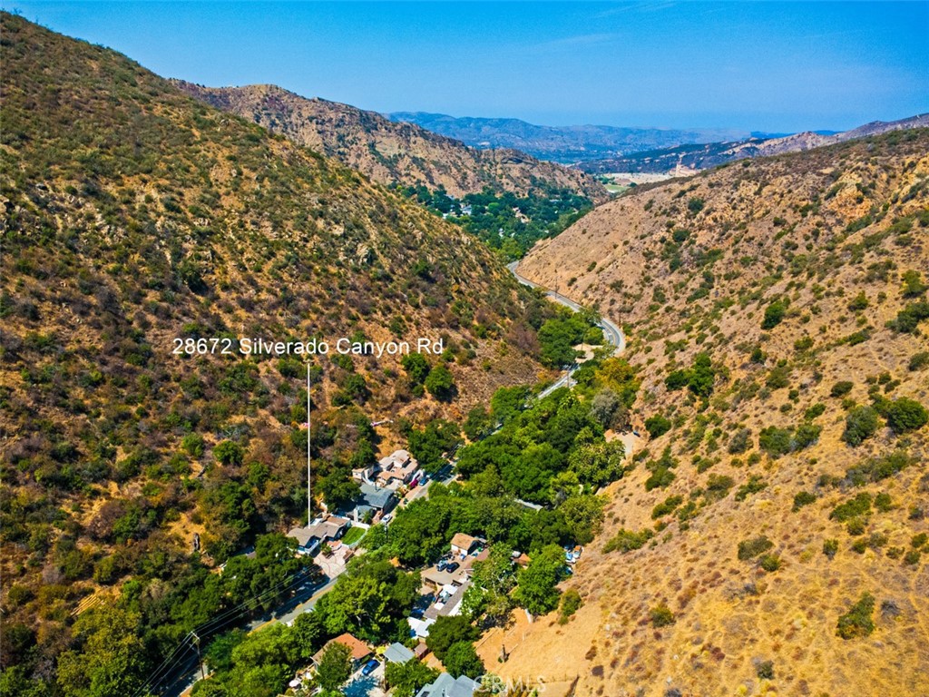 https://media.crmls.org/medias/33d6cf7d-e1d3-4763-bf85-9e0cf21e3a2c.jpg?preset=X-Large