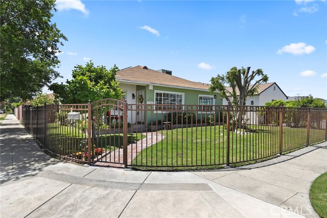Detail Gallery Image 3 of 35 For 11900 Covello St, North Hollywood,  CA 91605 - 2 Beds | 2 Baths