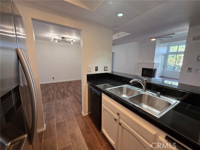 Detail Gallery Image 6 of 24 For 7800 Topanga Canyon Blvd #303,  Canoga Park,  CA 91304 - 2 Beds | 2 Baths