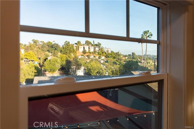 5239 Barker Drive, Los Angeles CA: https://media.crmls.org/medias/33d84fd9-8b12-4d37-bb93-3d8ddd562a93.jpg