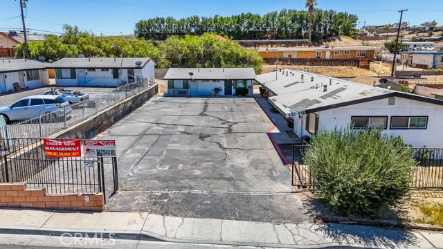 518 W Fredricks Street, Barstow CA: https://media.crmls.org/medias/33d8db22-8a65-47bc-b191-bd61a49d517c.jpg