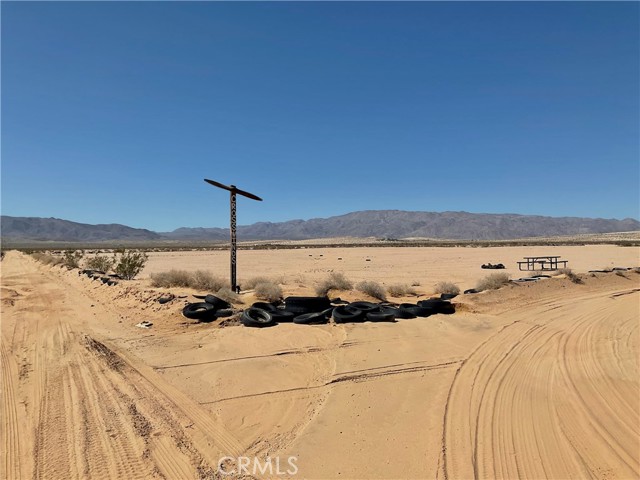 76421 Amboy Road, Twentynine Palms, California 92277, ,Commercial Sale,For Sale,76421 Amboy Road,CRJT23161153