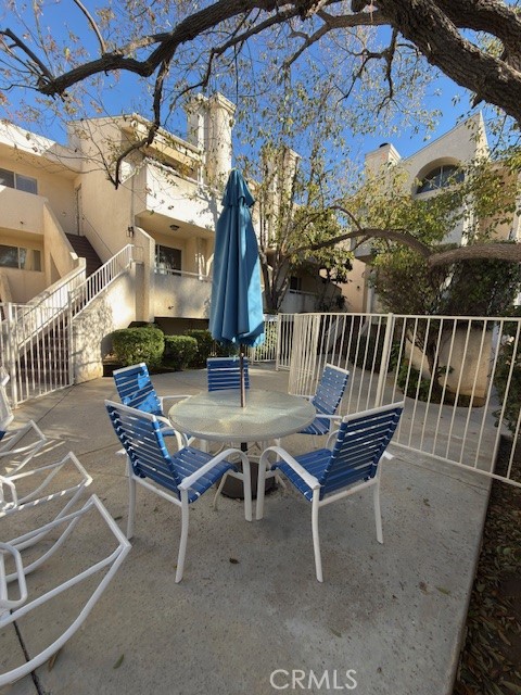 Detail Gallery Image 2 of 24 For 19400 Wyandotte #16,  Reseda,  CA 91335 - 3 Beds | 2 Baths