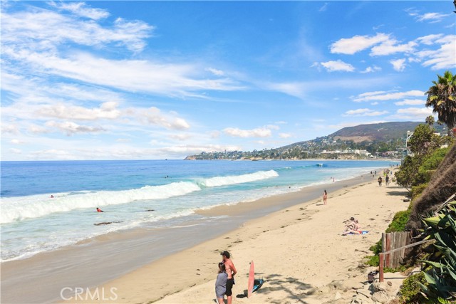 1029 Glenneyre Street, Laguna Beach CA: https://media.crmls.org/medias/33da0509-be51-4199-ab91-4857c4a15bdb.jpg