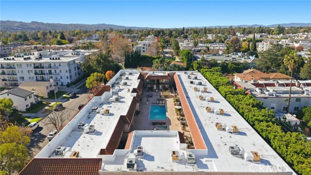 Detail Gallery Image 5 of 58 For 11127 La Maida #9,  North Hollywood,  CA 91601 - 3 Beds | 2/1 Baths