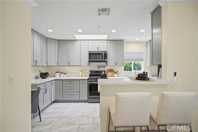 6475 Randi Avenue, Woodland Hills CA: https://media.crmls.org/medias/33da9b18-91f4-466b-9024-06af3fd8e892.jpg