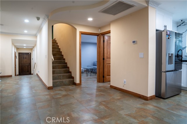 Detail Gallery Image 5 of 38 For 6930 Balcom, Reseda,  CA 91335 - 7 Beds | 6 Baths