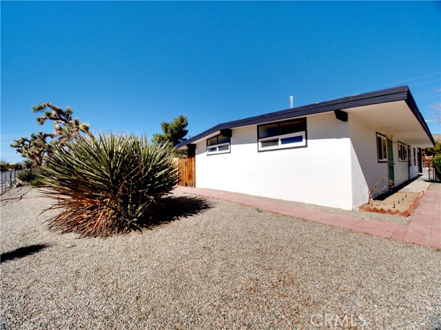 Detail Gallery Image 4 of 30 For 5960 Park Bld, Joshua Tree,  CA 92252 - 3 Beds | 2 Baths