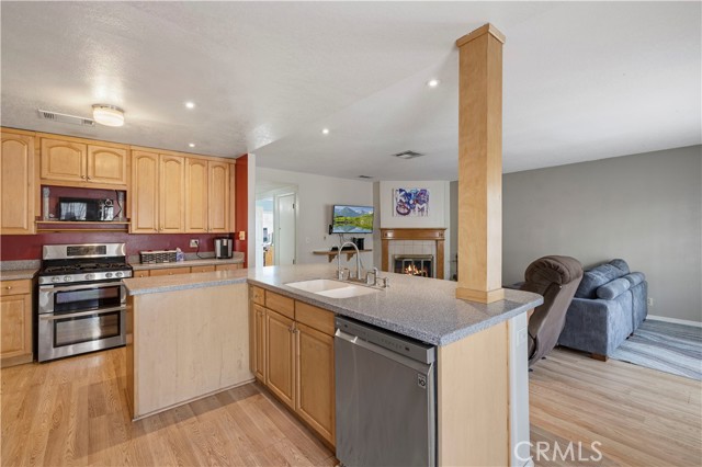 Detail Gallery Image 12 of 44 For 19525 Steinway, Canyon Country,  CA 91351 - 4 Beds | 2 Baths