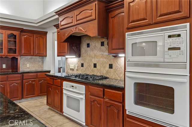 Detail Gallery Image 10 of 38 For 3255 Hollow, Madera,  CA 93637 - 5 Beds | 3 Baths