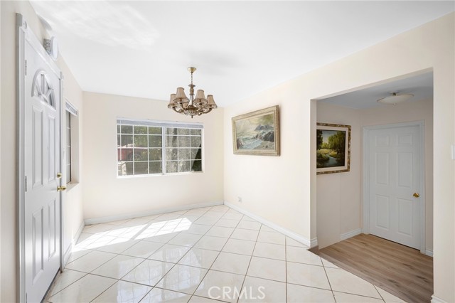 Detail Gallery Image 3 of 19 For 2728 Mayfield Ave #B,  La Crescenta,  CA 91214 - 2 Beds | 1 Baths