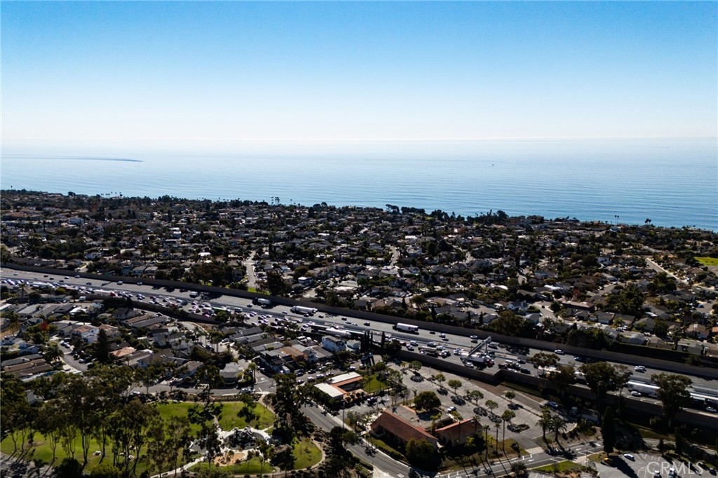 MLS #OC25102046 img 4