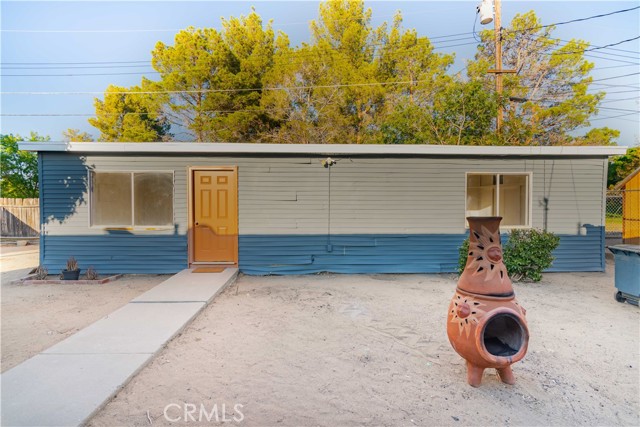 14147 Arrowhead Drive, Victorville CA: https://media.crmls.org/medias/33e35b3e-9c1a-407c-9e7e-cf7f7a550aaa.jpg
