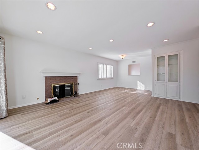 Detail Gallery Image 9 of 26 For 18938 Prairie St, Northridge,  CA 91324 - 4 Beds | 2 Baths