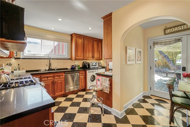 Detail Gallery Image 20 of 46 For 10754 Valley Spring, Studio City,  CA 91602 - 2 Beds | 2 Baths