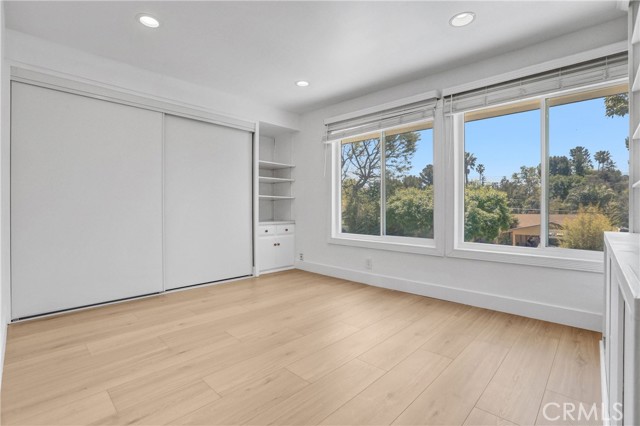 Detail Gallery Image 8 of 31 For 24045 Philiprimm St, Woodland Hills,  CA 91367 - 8 Beds | 5 Baths
