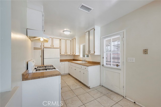 428 S Rosalinda Avenue, Azusa CA: https://media.crmls.org/medias/33e51027-6769-44df-8542-ce9f523f9770.jpg