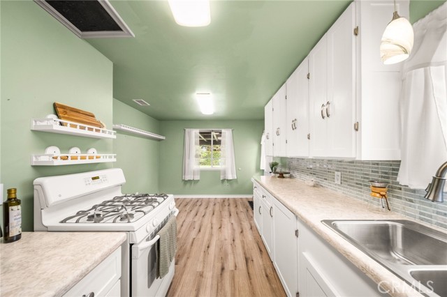 11692 Poes Street, Anaheim CA: https://media.crmls.org/medias/33e5ee9f-ebb3-45cb-8a43-ca50dedf938e.jpg