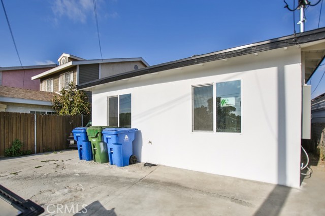 11114 Willowbrook Avenue, Los Angeles CA: https://media.crmls.org/medias/33e63522-ddc3-4c31-834f-02817239dec9.jpg