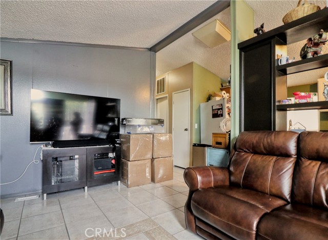 Detail Gallery Image 10 of 21 For 1931 E Meats Ave #54,  Orange,  CA 92865 - 3 Beds | 2 Baths