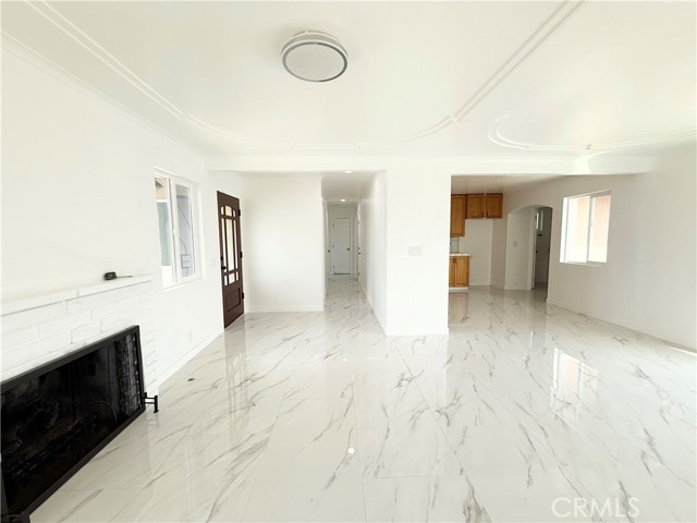 Detail Gallery Image 9 of 12 For 2028 W Folsom St, Anaheim,  CA 92804 - 3 Beds | 2 Baths
