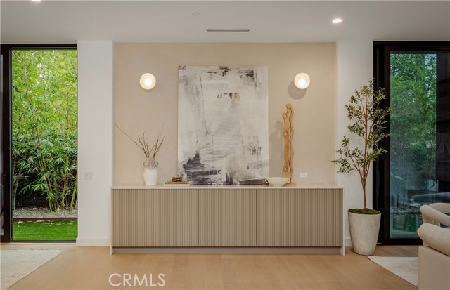 Image 5 of 22 For 8904 Hubbard St