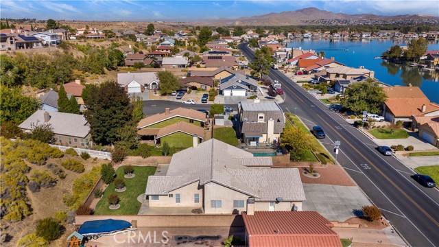 13660 SPRING VALLEY PKWY, Victorville CA: https://media.crmls.org/medias/33e7bcec-32b5-4639-9f73-d23c7800dff6.jpg