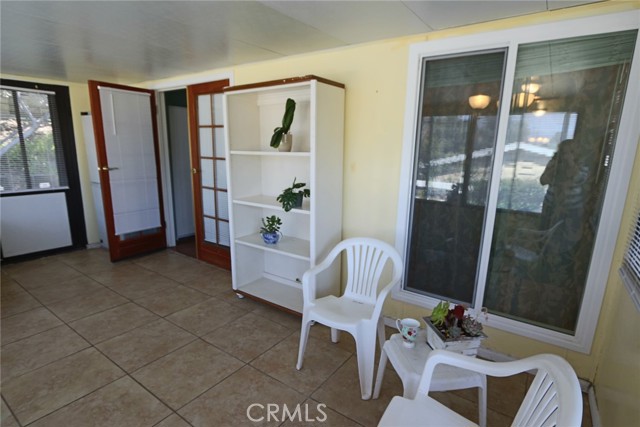 Detail Gallery Image 14 of 71 For 19208 Avenue of the Oaks #J,  Newhall,  CA 91321 - 2 Beds | 1/1 Baths