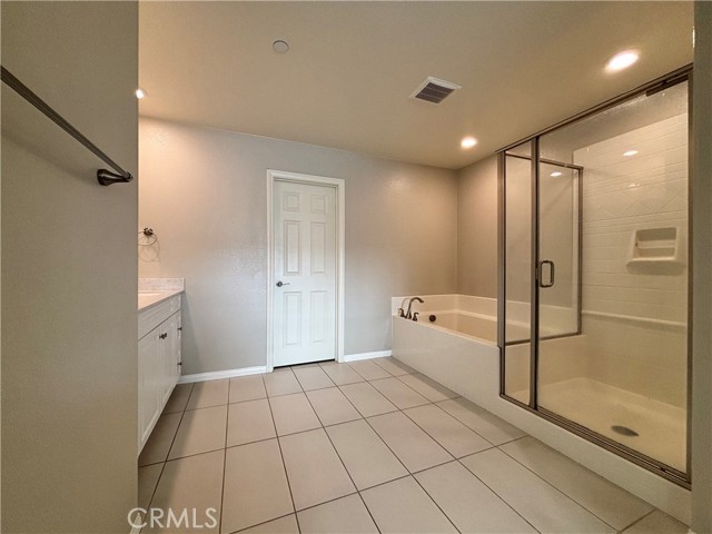 Detail Gallery Image 9 of 13 For 14414 Strawberry, Gardena,  CA 90247 - 3 Beds | 3 Baths