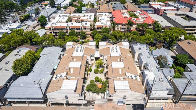 456 E San Jose Avenue, Burbank CA: https://media.crmls.org/medias/33e9e07c-9fc7-41af-b977-f1ffe7d1baea.jpg