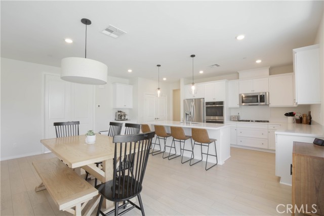 33060 Toledo Bend Court, Winchester CA: https://media.crmls.org/medias/33ea165d-f3eb-4c82-9926-3a412a26c4e5.jpg
