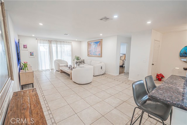 Detail Gallery Image 4 of 42 For 15543 Dearborn, North Hills,  CA 91343 - 4 Beds | 2 Baths