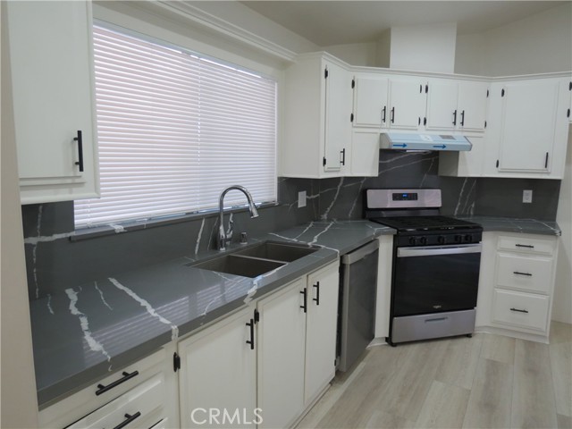 601 N Kirby Street, Hemet CA: https://media.crmls.org/medias/33ec223d-b5ec-4bb1-afd3-77d60d0c5c1d.jpg