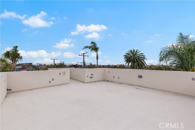 Detail Gallery Image 13 of 17 For 633 21st St, Hermosa Beach,  CA 90254 - 5 Beds | 5 Baths