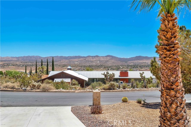 Detail Gallery Image 8 of 53 For 57490 Redondo St, Yucca Valley,  CA 92284 - 3 Beds | 2 Baths