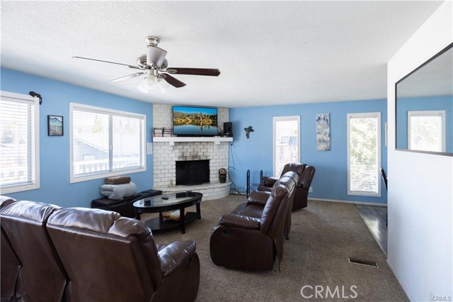 Detail Gallery Image 15 of 31 For 40565 Big Bear Blvd, Big Bear Lake,  CA 92315 - 3 Beds | 2/2 Baths