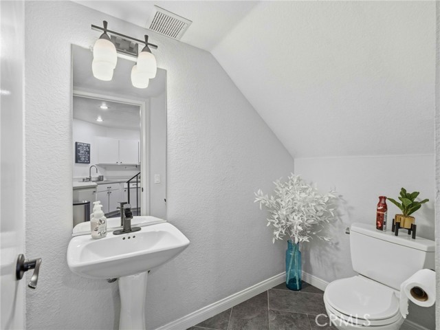 Detail Gallery Image 13 of 18 For 13750 Hubbard #UNIT 6,  Sylmar,  CA 91342 - 3 Beds | 3 Baths