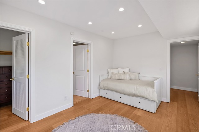 390 Saint Anns Drive, Laguna Beach CA: https://media.crmls.org/medias/33ef2d76-1814-4b92-9380-b9717f7057ee.jpg