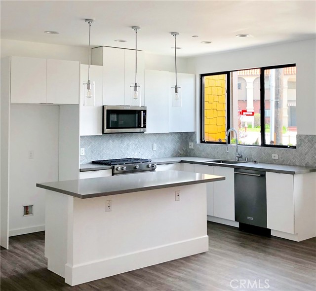 Detail Gallery Image 15 of 34 For 4201 Pennsylvania Ave, La Crescenta,  CA 91214 - 3 Beds | 2/1 Baths