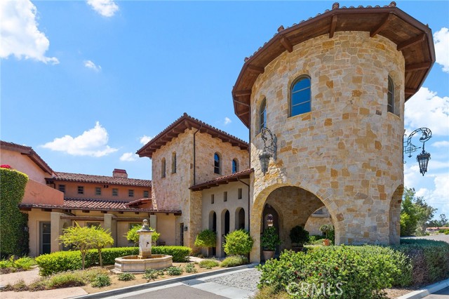 29122 Laurel Valley Drive, Vista CA: https://media.crmls.org/medias/33f0516e-255c-4540-8f2d-c4c03634aace.jpg