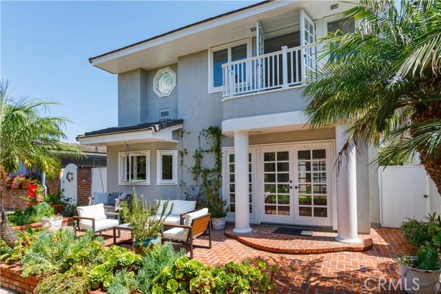 Detail Gallery Image 2 of 33 For 111 via Undine, Newport Beach,  CA 92663 - 5 Beds | 4 Baths