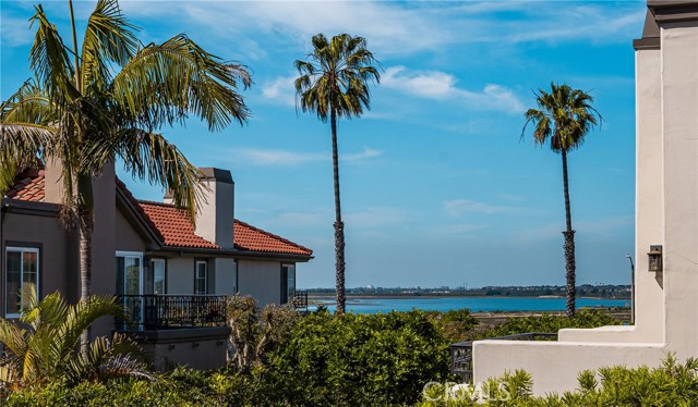 Detail Gallery Image 30 of 50 For 19275 Meadowood Circle, Huntington Beach,  CA 92648 - 2 Beds | 2/1 Baths